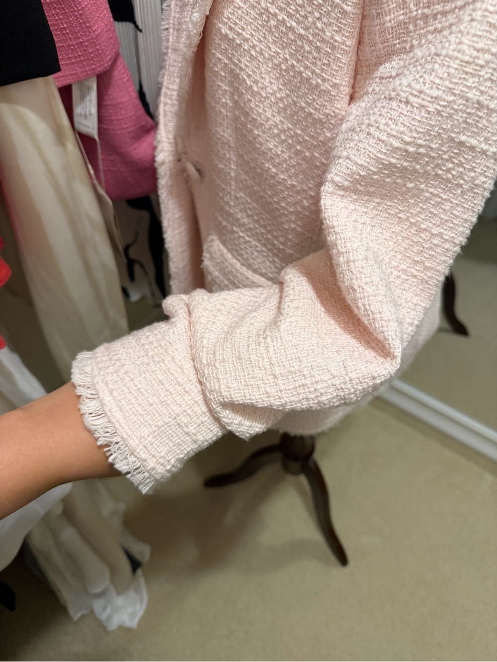 Elie Tahari Pink Bouclé Blazer & Shorts Suit Set Sz 10 (Cinq à Sept Khloe Dupe) - Picture 7 of 15